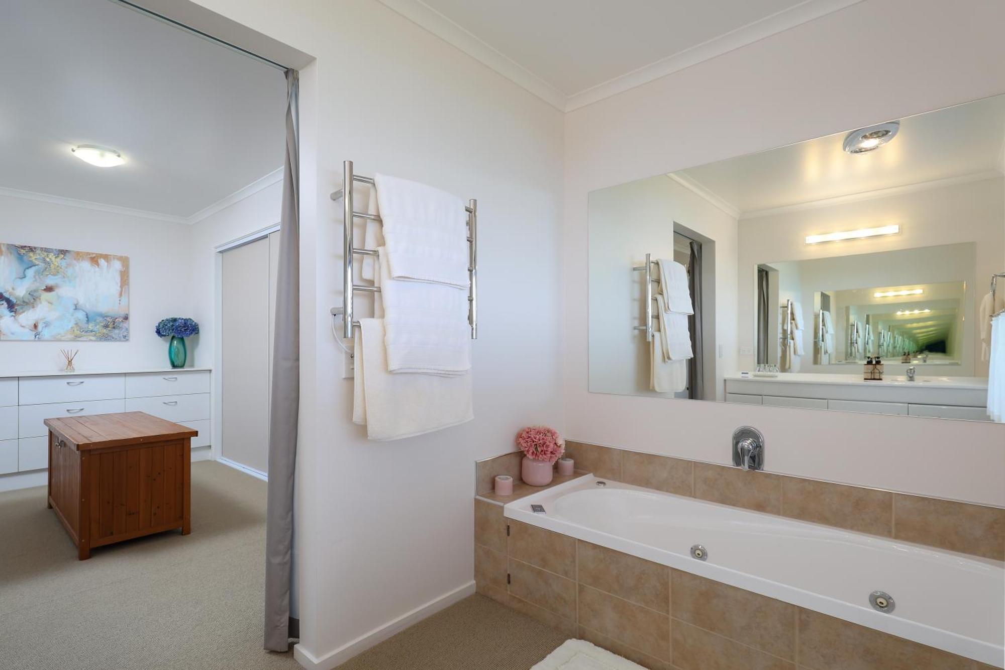 נלסון Twin Peaks Luxury Sea View Villa מראה חיצוני תמונה